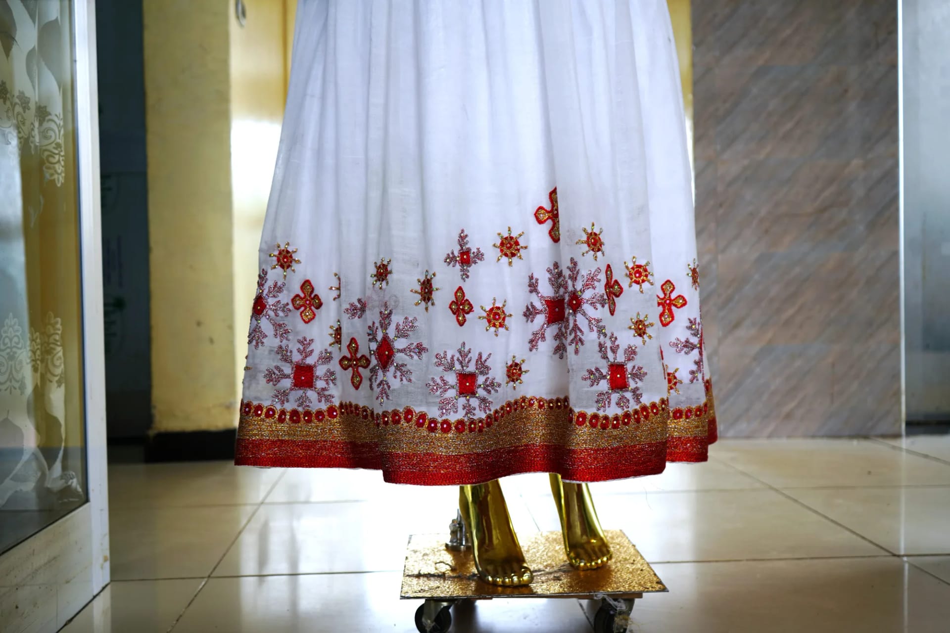 Hand woven habesha kemis with gold tibeb, Hand made cotton fabric, Detail — Zeyn Kemis