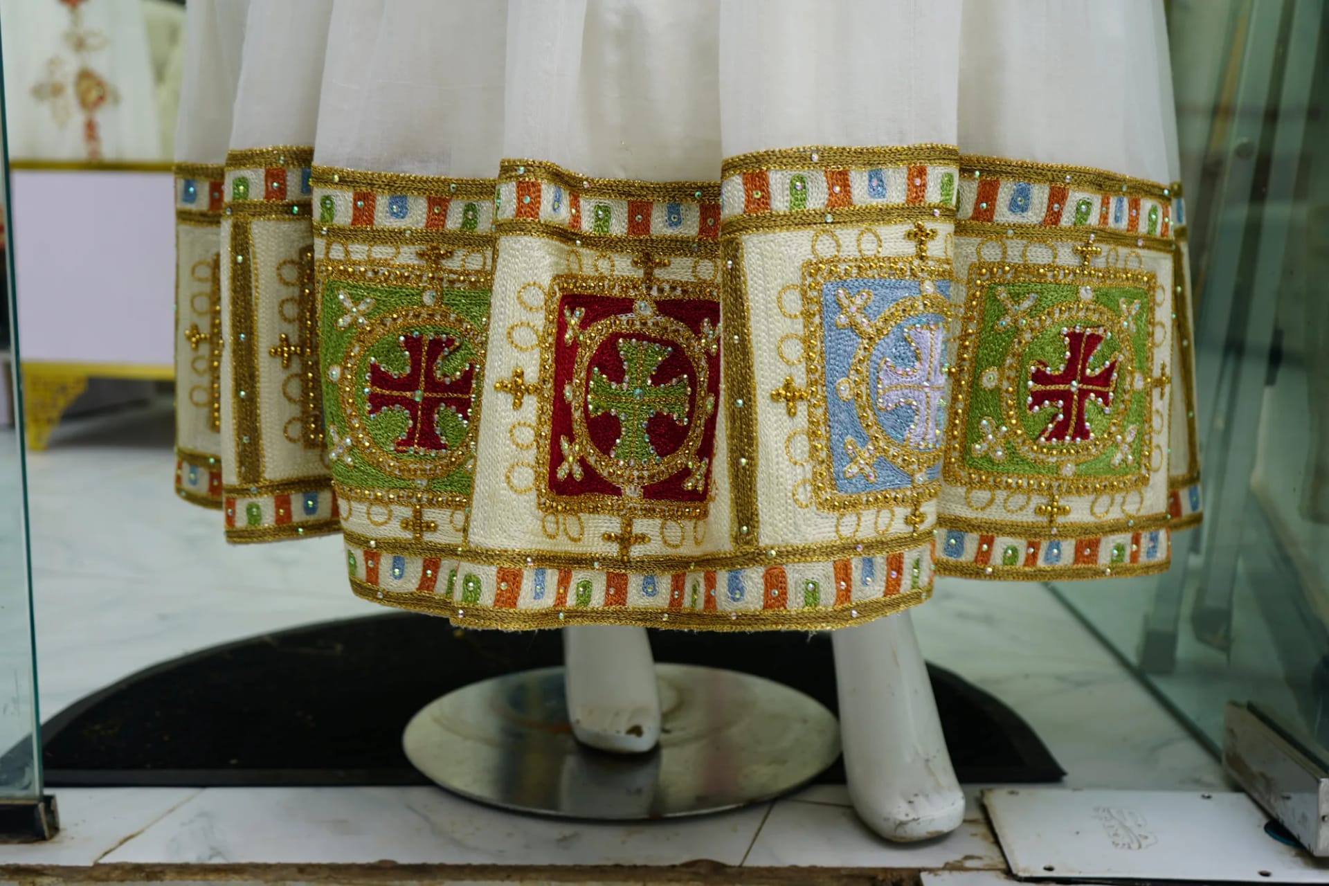 Weeding Tibeb Kemis, Men tibeb t-shirt and Pants, Habesha Kemis, Cotton Wool fabric, Detail — Aryan Tibeb