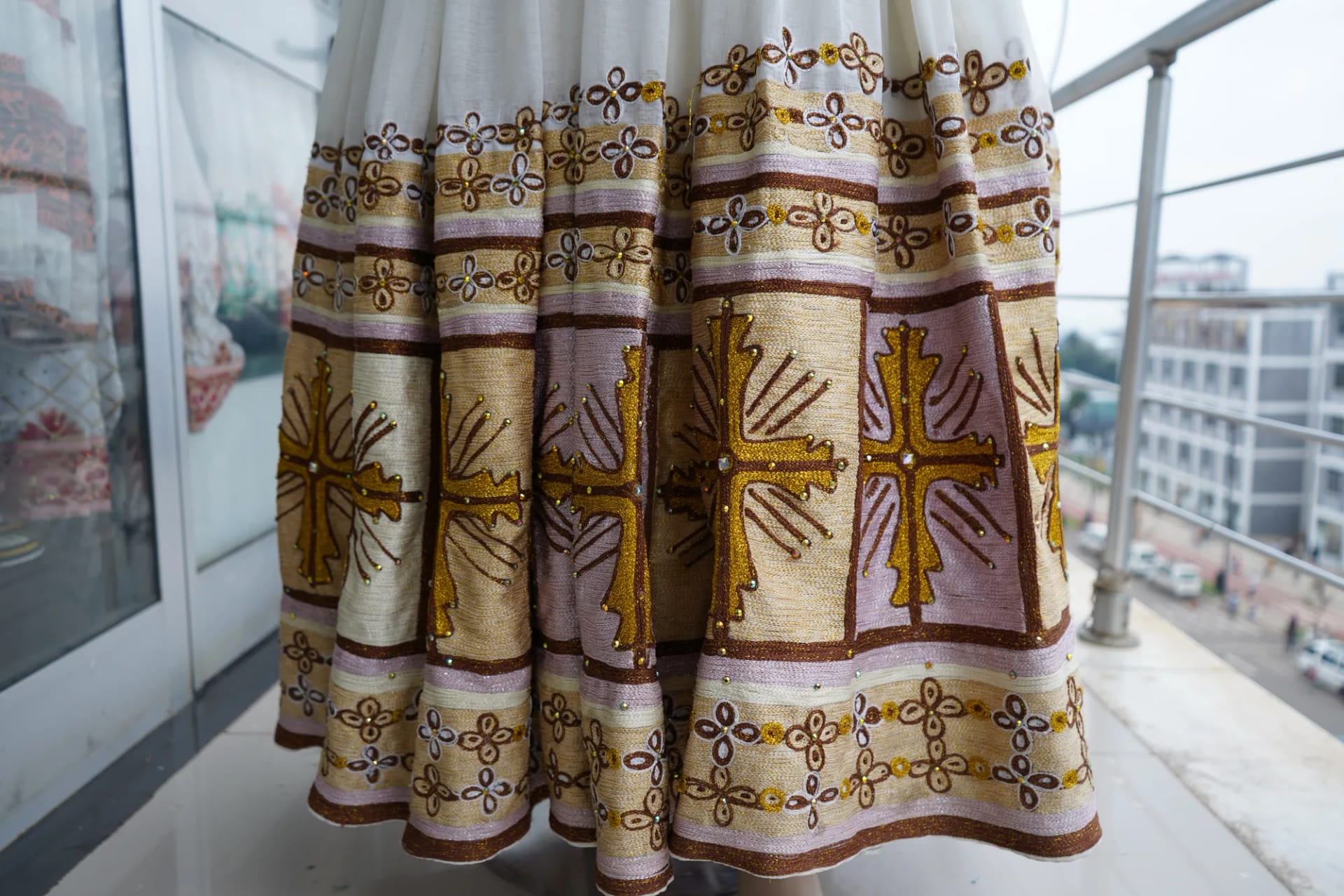 Handmade cultural Weeding Tibeb Kemis, Habesha Kemis, Menen Cotton Wool fabric, Detail — Bete Merawi Cultural Clothes